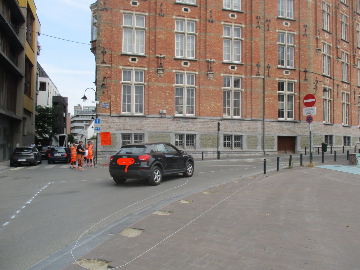 miedemin's tweet photo. @RomainMasq 😮😢 "(...) Malgré les panneaux, beaucoup d'automobilistes conservent leurs anciennes habitudes. (...)" #GoodMove #GoodMoveBXL @VilleBruxelles https://t.co/iOnlZcQ251