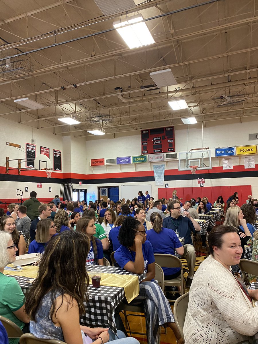 MPEA_D57's tweet photo. #MPEA members are back and ready for the new school year! #MPEAproud https://t.co/hndiwYjNIY