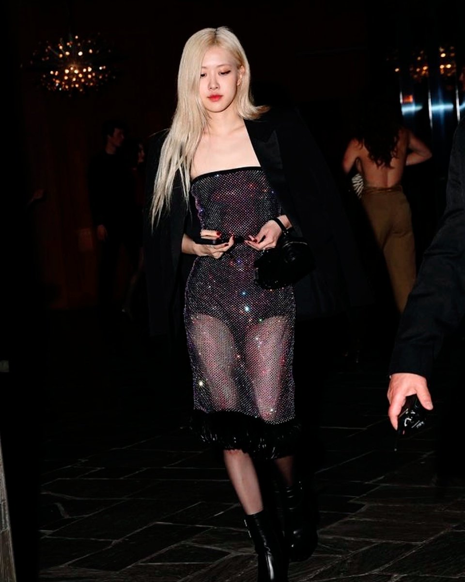 yousuck1234ever's tweet photo. She looks expensive and she will surely not embarrassed us if someone interviews her on the spot. https://t.co/i5GOlgLqjE