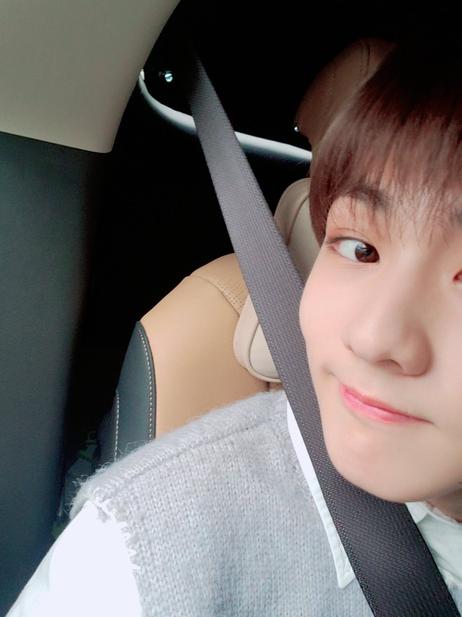 i wanna 🤏🏻 his cheeks