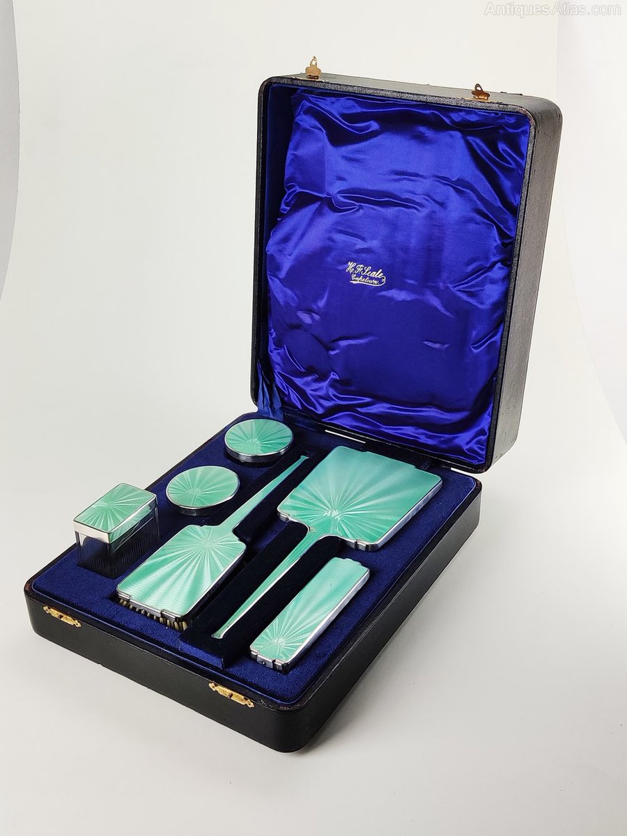 antiques_atlas's tweet photo. Art Deco Silver Guilloche Enamel Vanity Set
Click this link for more details
https://t.co/Y99pxrdydQ
From
Sunnyside Antiques
@AntiquesUK
#vintagevanityset #artdecovanityset #GreenGuillocheEnamel #guillocheenamel https://t.co/MAV3mRZDXZ