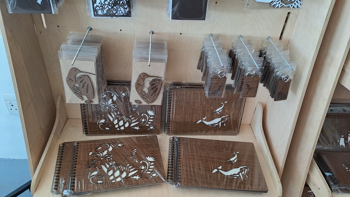 PurplePuppySt's tweet photo. Our first ever retail outlet at the Book Cottage in High street in Hermanus - new beginnings and grateful for new opportunities.
#gratitude #new beginnings #SupportSmallBusiness #supportlocalbusiness #decor #gifts #greetingscardsforsale #greetingcarddesign #lasercut #Godisgood https://t.co/PSJAW07fYo