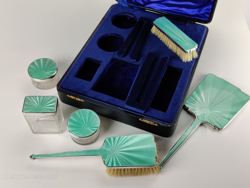 antiques_atlas's tweet photo. Art Deco Silver Guilloche Enamel Vanity Set
Click this link for more details
https://t.co/Y99pxrdydQ
From
Sunnyside Antiques
@AntiquesUK
#vintagevanityset #artdecovanityset #GreenGuillocheEnamel #guillocheenamel https://t.co/MAV3mRZDXZ