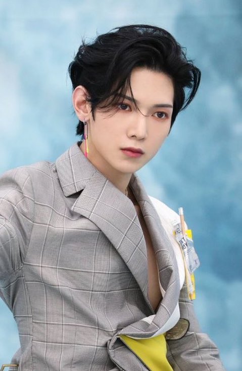 YEOTEEZx's tweet photo. Yep he’s grown ever so beautifully ~ https://t.co/t2dDMV1bX1