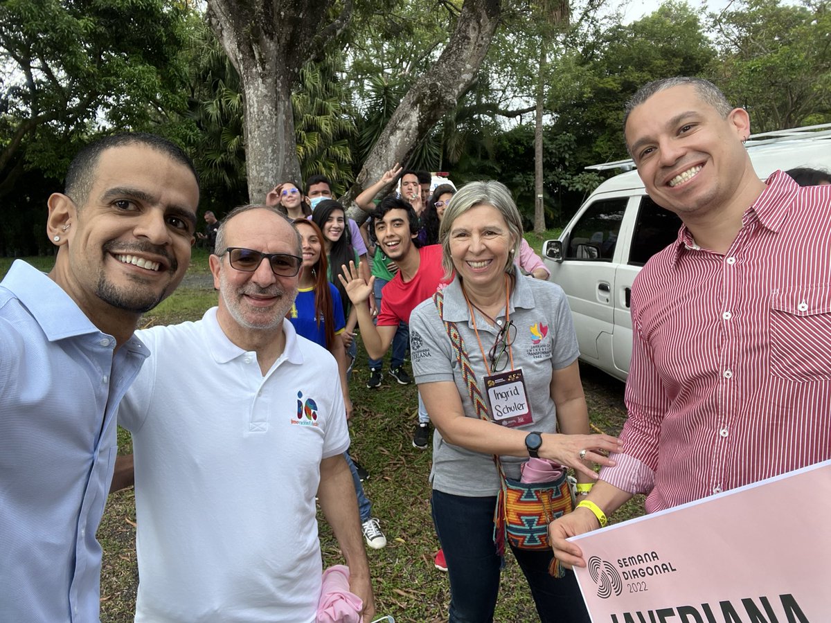 juanchaves_co's tweet photo. Acompañando a la @javerianacali en la #SemanaDiagonal, trabajo interdisciplinar , intergeneracional y en equipo para resolver retos reales de la sociedad y del país! @ReddiColombia https://t.co/arjDS01SVb