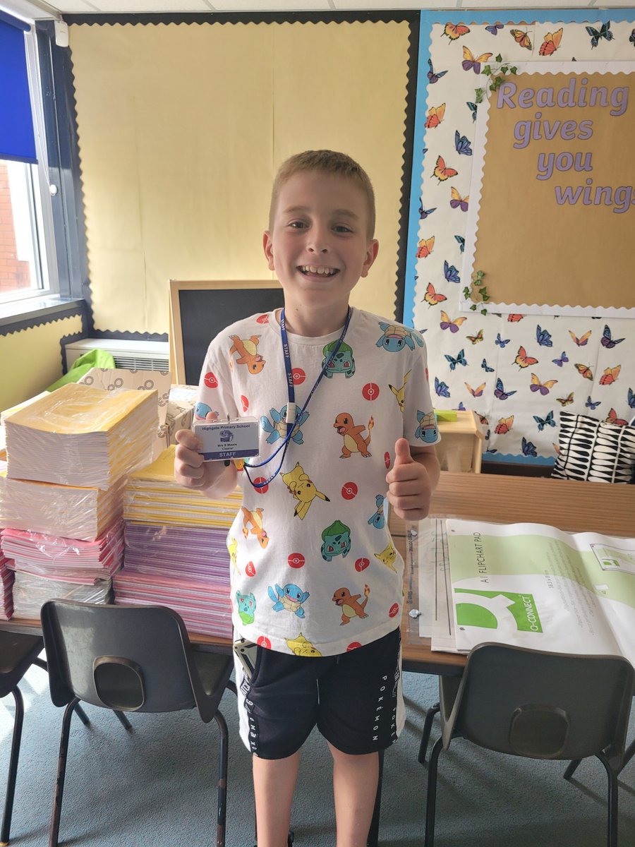 sarahjmoore83's tweet photo. @HighgateSileby #50ThingsToDo number 50- do a random act of kindness, 
Helping mum at work to get the school ready to open :) https://t.co/EVQvYinQHG