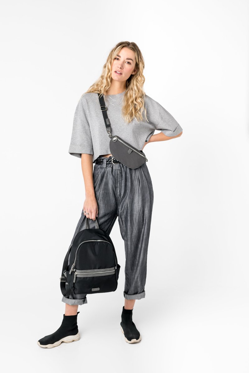 😃 Disfruta y date ese capricho: entra en nuestra tienda online y descubre nuestra mochila 2en1. Usa la riñonera por separado o juntos a la mochila. Te espera online en azul. 👌 Nuestro #rematefinal ya ha empezado: hasta el -50%!!! ➡ bit.ly/3pkusHl