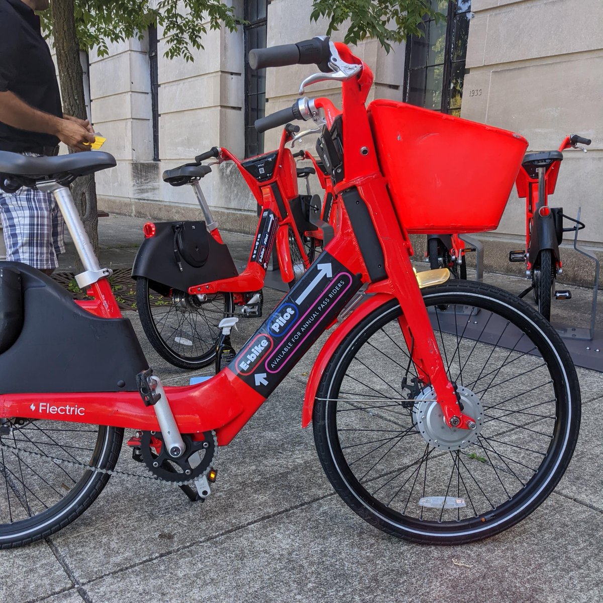 ReddyBikes's tweet photo. Beginning today, we're adding e-pedal-assist bikes to 6 stations. The bikes are available for annual pass members as part of a 2-month pilot. As we work in partnership with @IH_news ,  our Team wants to learn how they are best used amongst our members.

https://t.co/FcY2ZV2yXu https://t.co/J5JCHdgG2o
