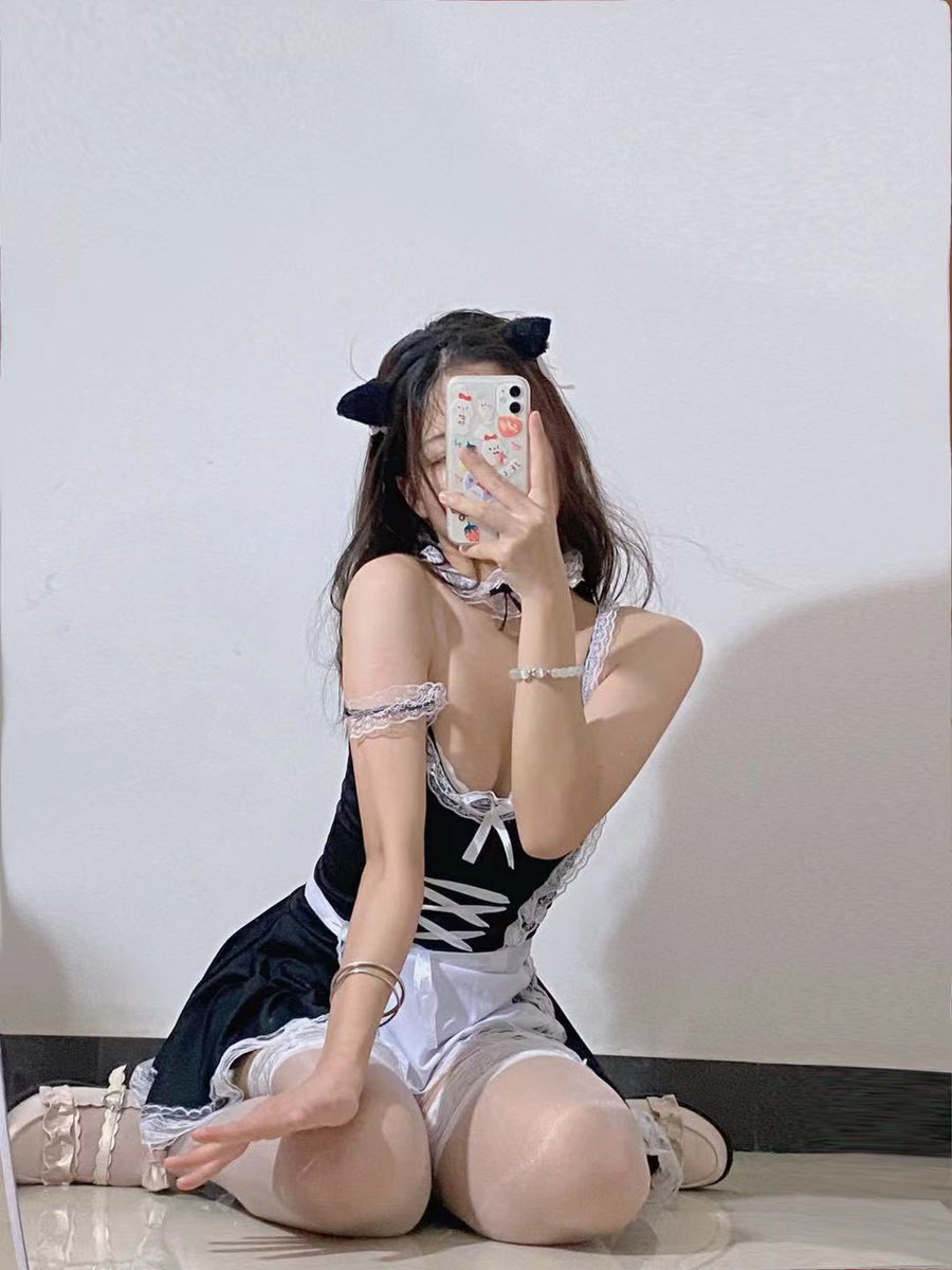 DomSun00's tweet photo. 一些美女
#女仆  #自拍 #性感 https://t.co/imSdqj6aFe