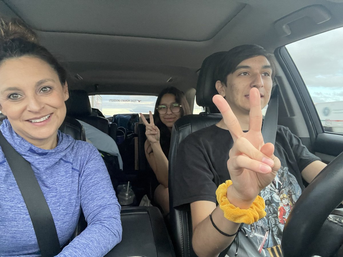 LibrarianAnGe's tweet photo. Heading to UTSA and Texas state with a couple of college juniors. #soar #EHSAlumni https://t.co/eKhTPcZx07