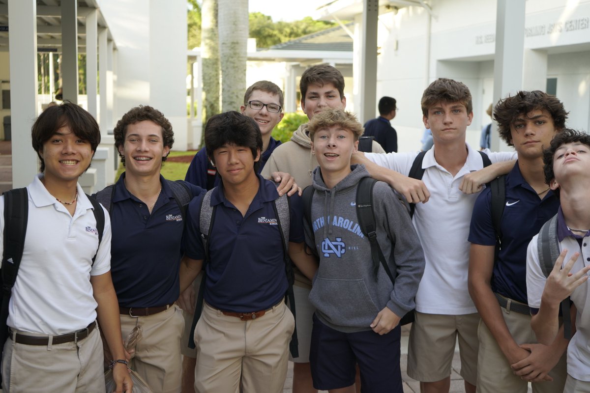 BenjaminBucs's tweet photo. Welcome back Bucs to the Upper School! It was great seeing your smiles as we begin a new school year! #gobucs #bucsareback #firstdayofschool #Ihearttbs https://t.co/TbcPglqk4j