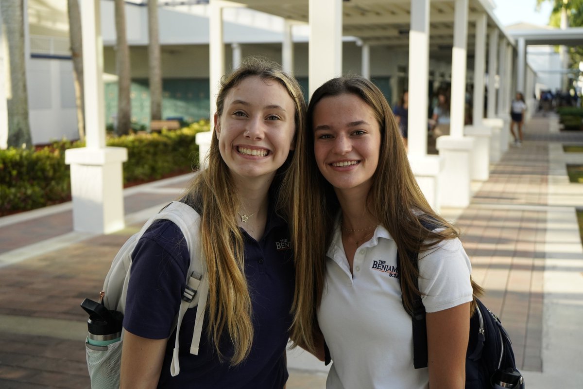 BenjaminBucs's tweet photo. Welcome back Bucs to the Upper School! It was great seeing your smiles as we begin a new school year! #gobucs #bucsareback #firstdayofschool #Ihearttbs https://t.co/TbcPglqk4j