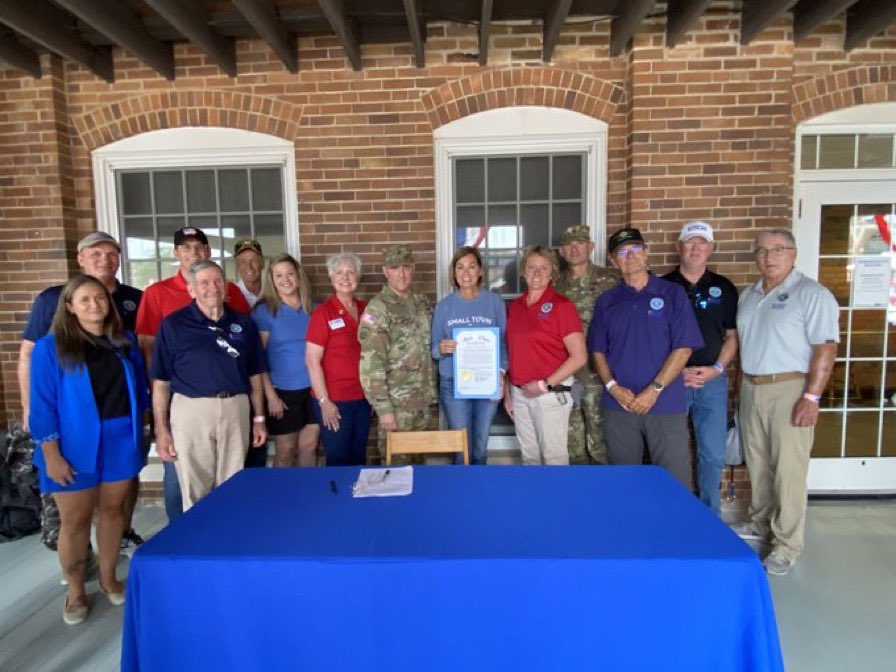 IowaGOP's tweet photo. The entire Iowa GOP is in full force at the @IowaStateFair! #FieldsOfFreedom https://t.co/QM7ggkmTOx