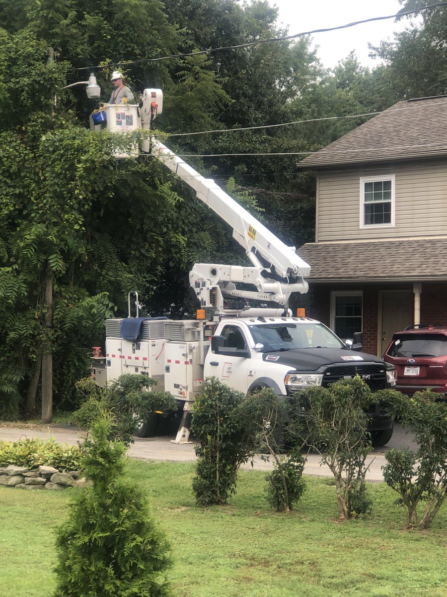 jrstick's tweet photo. Unbelievable service from ⁦@AEPOhio⁩ …..to change a lightbulb! Thanks for your quick response! https://t.co/v80MqSmdDD