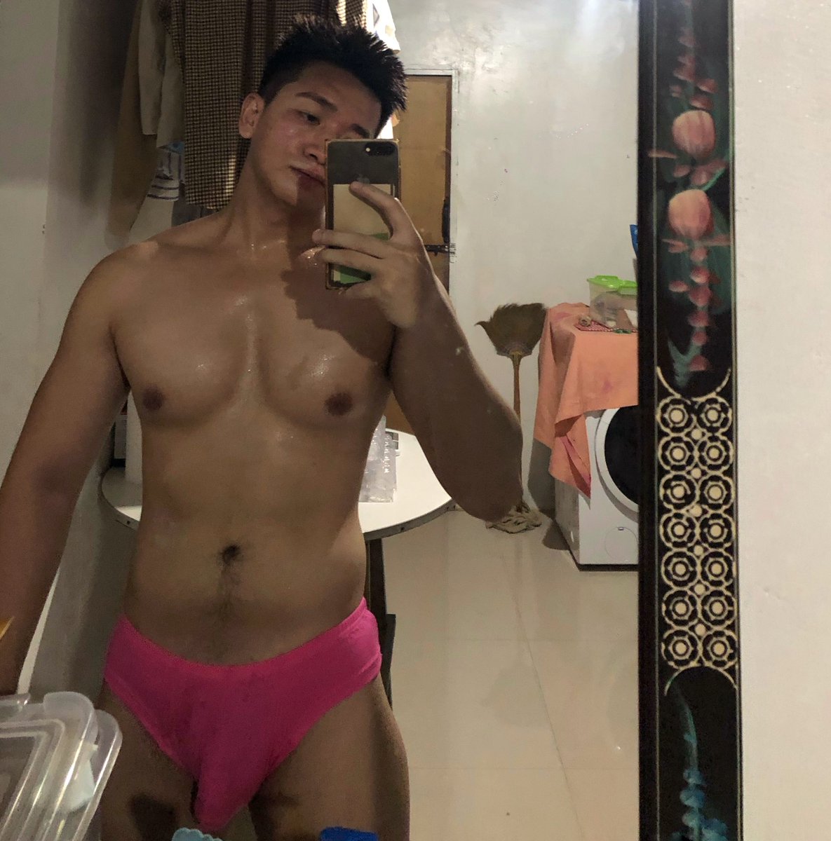 Chucknrriz's tweet photo. 2 months out, this is day 1 #tababoy #outofshape #backtogym #day1 https://t.co/L8iwanm5JQ