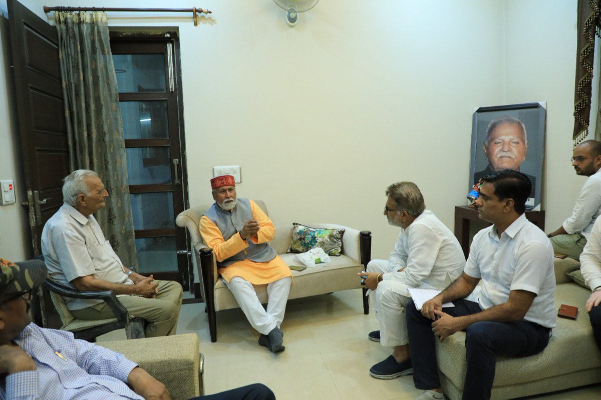 cup_bathinda's tweet photo. To commemorate 76th Independence Day, Vice-Chancellor Prof. RP Tiwari met with victims of partition, Smt. Sudesh Rani (80) and Sh. Jangilal (90), residing at Ganpati Enclave, Bhatinda to understand the miseries faced by masses during tragedy of partition in 1947.
@EduMinOfIndia https://t.co/bwl2zO7D9Y