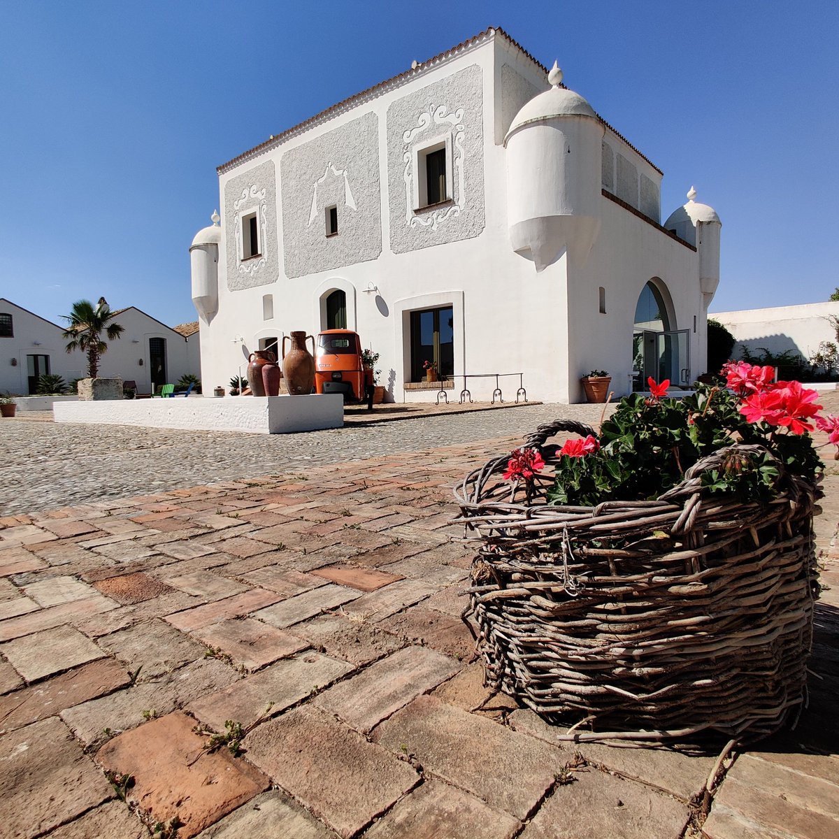 LawyerWithBadge's tweet photo. Looking for an Italian vacation miles away from the maddening crowds? I recently had the great pleasure of staying at the beautiful boutique hotel, @torrefiore in Basilicata region. Old world charm with modern luxuries. #youshouldgo #Italy https://t.co/92oiTItnQo
