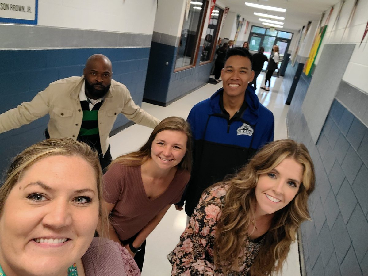 SamalaRobinson's tweet photo. Scavenger Hunt! #pinkteam #bearsrising https://t.co/oPoMYm9xZU