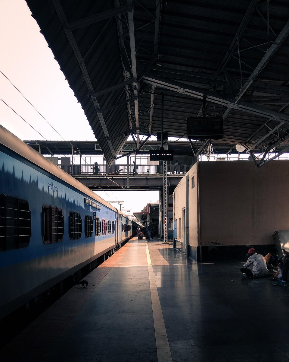 JosephWalter23's tweet photo. The obsession with Railway Stations and Trains never end.
Happy National Camera Day.
#india #karnataka #bangalore #indianrailways  #railwaystation #train #lightroom #photoshop #shotonredmi #cinematic #streetphotography #symmetry #perspective #nammkarnatakaphotographers https://t.co/8QKl9RODGZ