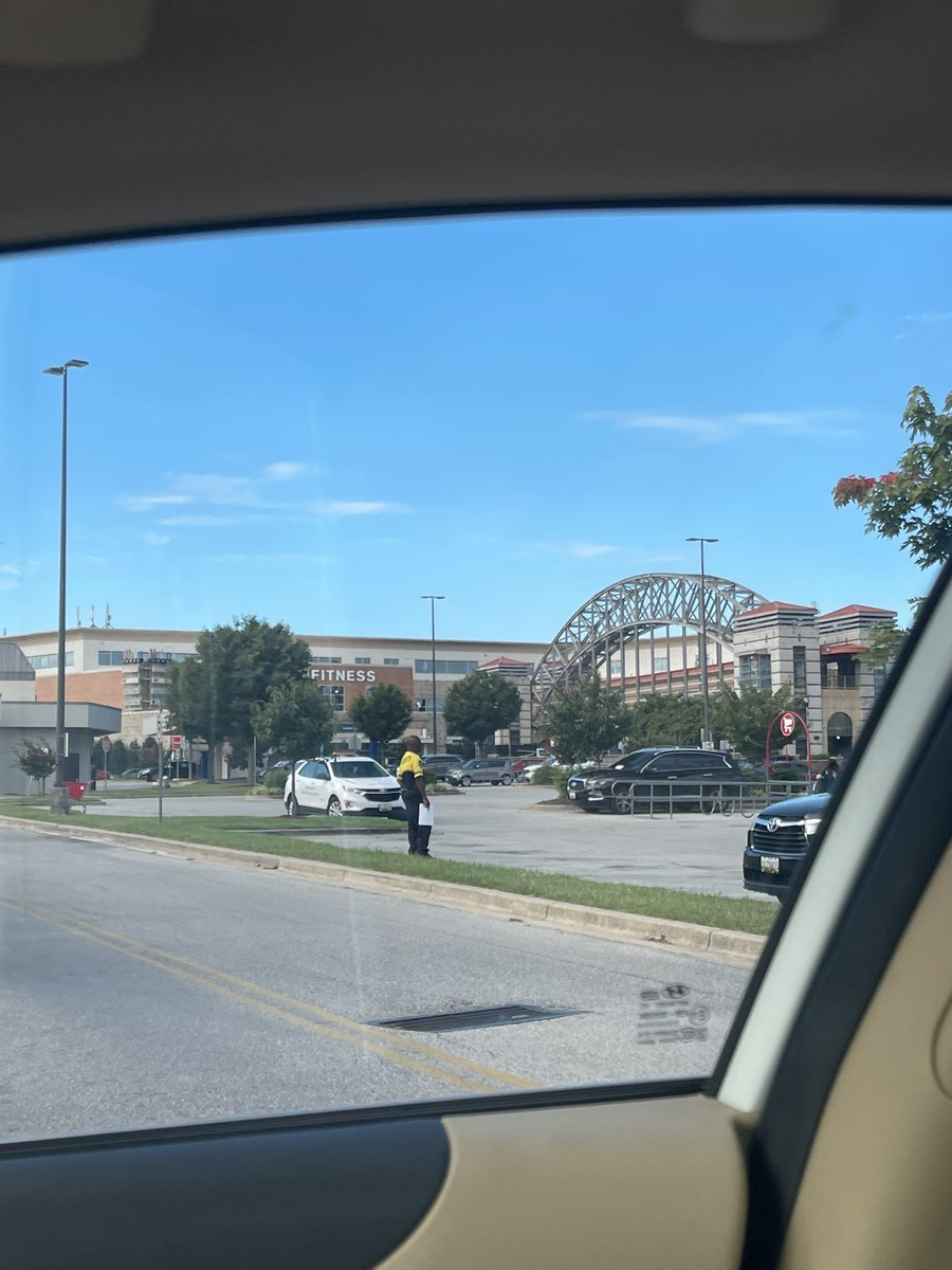 tcshotit's tweet photo. If you live at Vie and park at PG Mall, they got Unc outside checking cars now 😂 https://t.co/hvIkzDcr0n