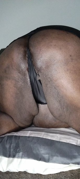 ʜɪꜱ Qᴜᴇᴇɴ ꜱᴜɢᴀ - 1 pic. Where do my lips go in these things? Lmao #bbw #biglabia #bigclit https://t.co/kViCZEOjWd