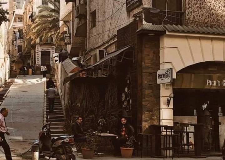 Alexandria_egy1's tweet photo. فى اسكندرية بس 
"سلم" تطلعه تبقى فى منطق شعبية كوم الدكة
تنزله تبقى فى ارقى شارع فى اسكندرية شارع فؤاد 🤍 https://t.co/jp6BBmD9Df