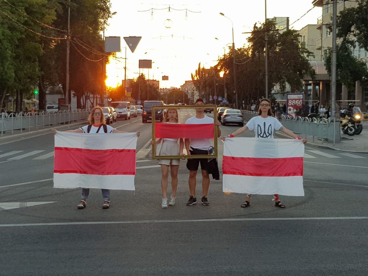 It is heartbreaking to see these photos of Ukrainians standing in support of Belarus at the Drama Theater in Mariupol on Aug 16, 2020. The bombed theater became a symbol of 🇷🇺 aggression. No war, no repressions, no dictators will ever destroy the friendship between our people.