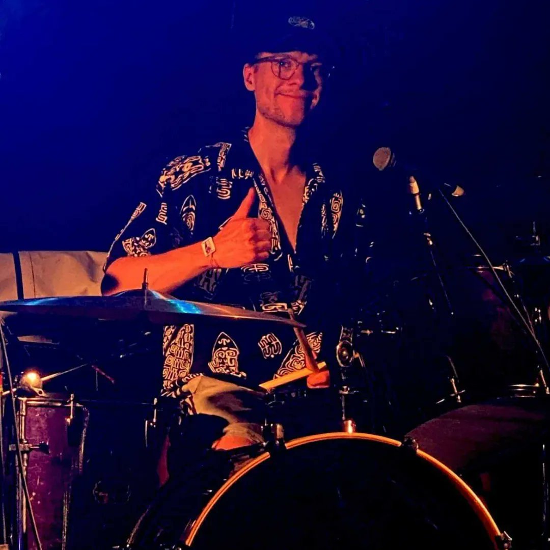 Pretty Criminal tweet media