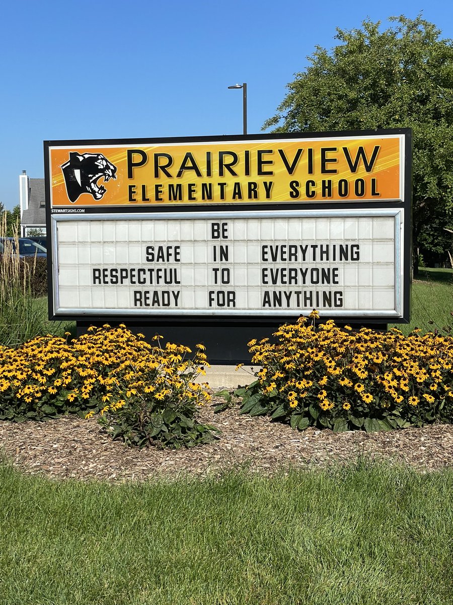 DrKDBPrincipal's tweet photo. A great start at Prairieview Elementary!#U46firstday2022 https://t.co/pNmEtUFDBS