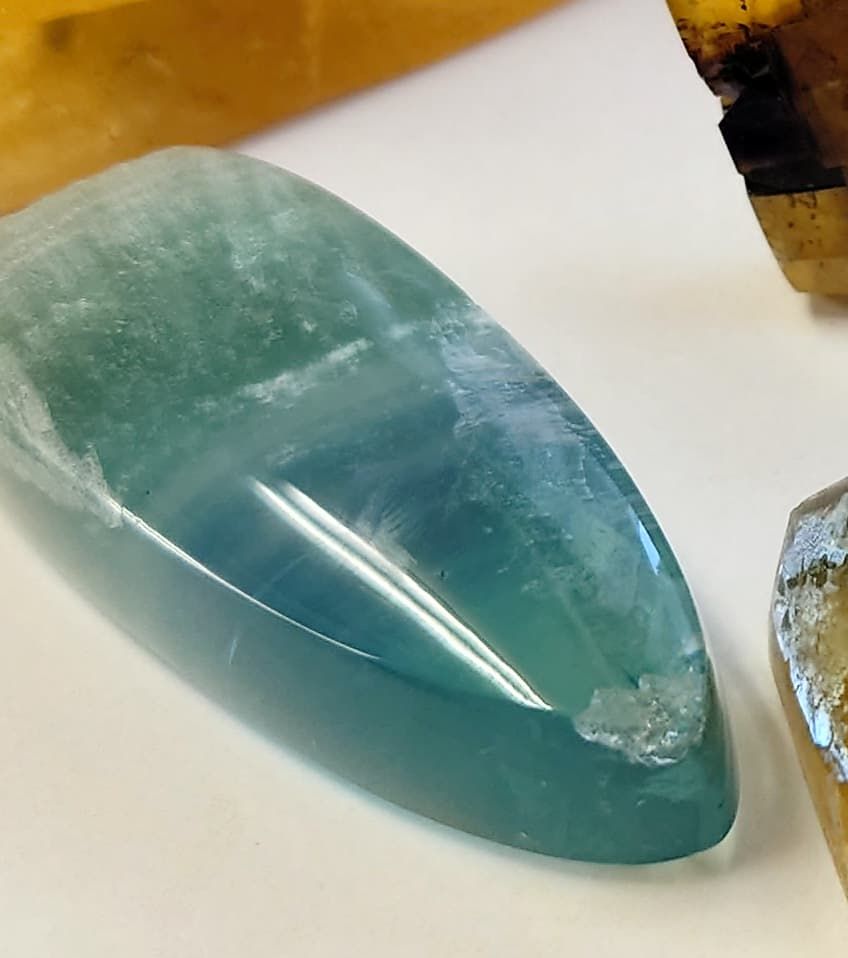 crystal_conf's tweet photo. 上の写真のフローライトは最高級品の一つです。クリスタルカンファレンス当日にお店に並ぶ予定です。お楽しみに。ちょっとお高め。

下の写真はプレゼント予定のひとつです。 https://t.co/jip97iTnV8