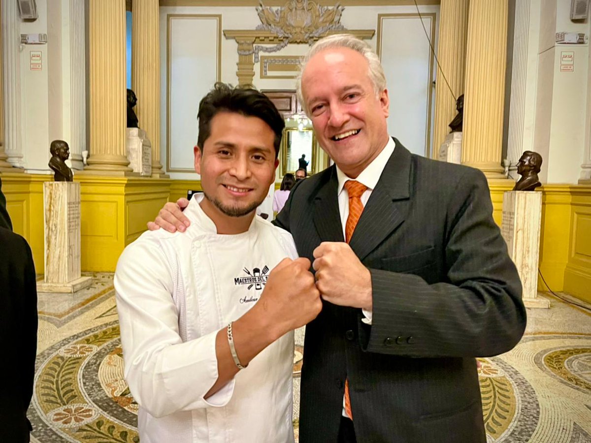 NanoGuerra4's tweet photo. Mi apoyo hoy y siempre a los emprendedores, quienes son los verdaderos creadores de la riqueza de nuestro Perú. https://t.co/fTZ9dSXE8W