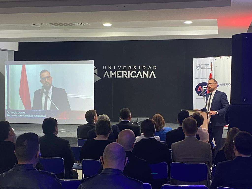 rafaelmongecr's tweet photo. El Rector de la @uamericana, Sergio Duarte, dio la bienvenida a los participantes de #AmeriGEOWeek2022. 

En nombre de la comunidad de @AmeriGEO, le agradecemos a la Universidad Americana por recibirnos en sus instalaciones esta semana. 

#MigrationinFocus #eo4impact #eochat https://t.co/KD8pBQEB9X