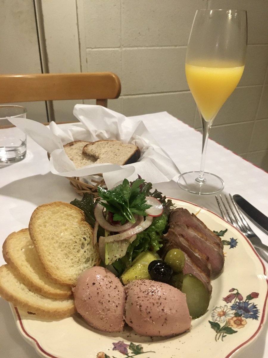 ayana_gohan's tweet photo. I went to the French restaurant today.
I ordered the course: Chicken liver paste, beef stew in red wine sauce and peach melba.
The beef cheek was soft, but I felt the umami of it. 
I asked the chef about it, he said it was stewed for 3 hours. The point is not to stew too long. https://t.co/NEMQtDLxzZ