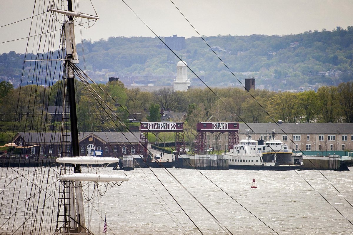 NYCMayor's tweet photo. Governors Island is a place for so many of our young people to learn about our world and how to prepare our city for the threats of climate change. 

Today, we’re announcing new plans to expand the Urban Assembly New York Harbor School. Learn more: https://t.co/XZ2vutkl8a https://t.co/R9tjddMmWj