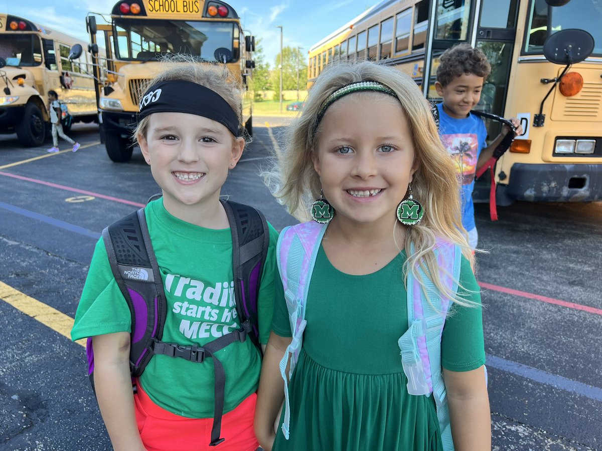 traceylcarson's tweet photo. It would be nearly impossible to find cuter #CometKids than these excited M-Z @MasonSchools MECC students on #MCSDay1! https://t.co/0no5bwGkQ8