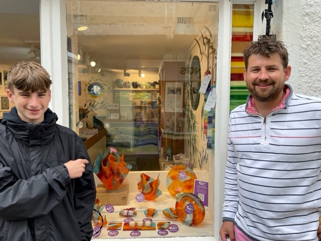 The rain didn't stop us having a great time in #Padstow today including some very happy winners with <a href="/jodownsglass/">Jo Downs Glass</a> - We'll be heading to #Fowey tomorrow to find some more winners - find out what is up grabs here > planetradio.co.uk/pirate-fm/comp…