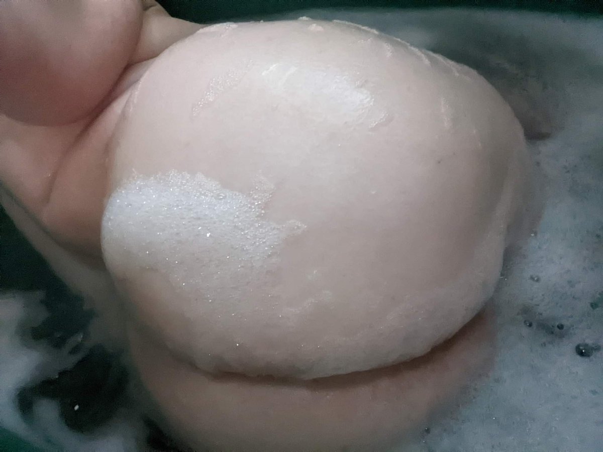 VixLuna's tweet photo. Cum spank me! #bbw #bbwass #milf #onlyfans https://t.co/SbwkUblM1c https://t.co/tg7ffAfAK8