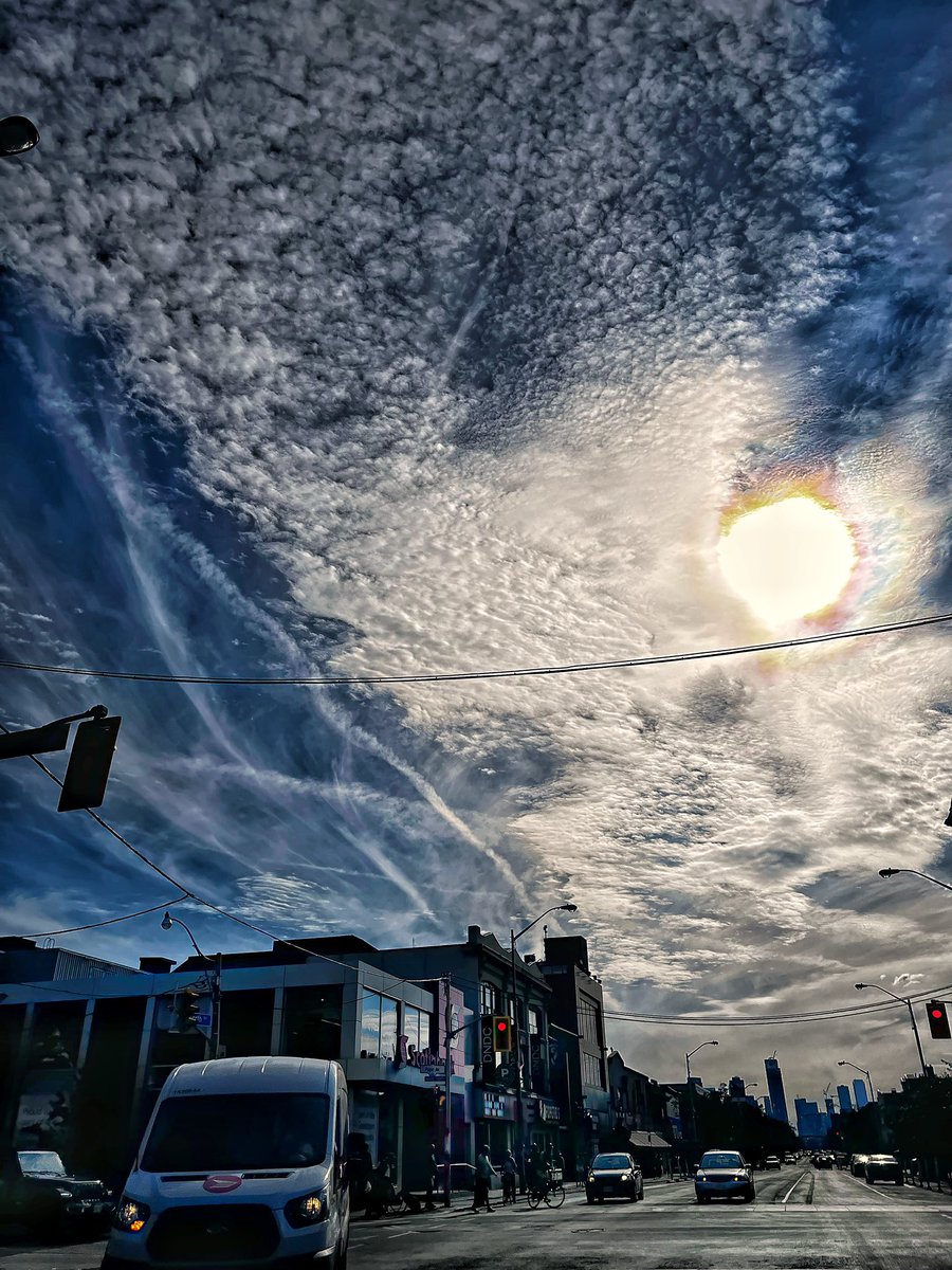AnnBradfield's tweet photo. Show me a beautiful 😍 view #streetphotography #streets #citystreet #toronto #yyx #inthesix #cityoftoronto #streetscape #awesome #beautiful #Buildings #sun #sunshine https://t.co/OMGMoYxg0f