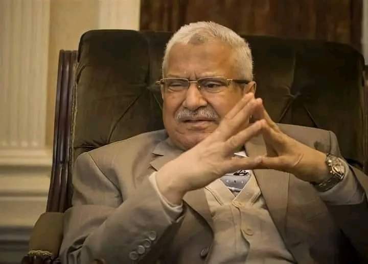 لما فتحت أول محل ليا، فتحته شركة مع اتنين .. 
- واحد منهم اشتغل معانا يومين و تعب، فضلت حافظ حقه و ب...