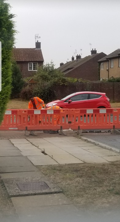 M6AOC's tweet photo. Hi @virginmedia This is CityFibre directly outside my house installing 1Gb broadband to the street. Are you offering reduced prices please? https://t.co/eo70o39ju9