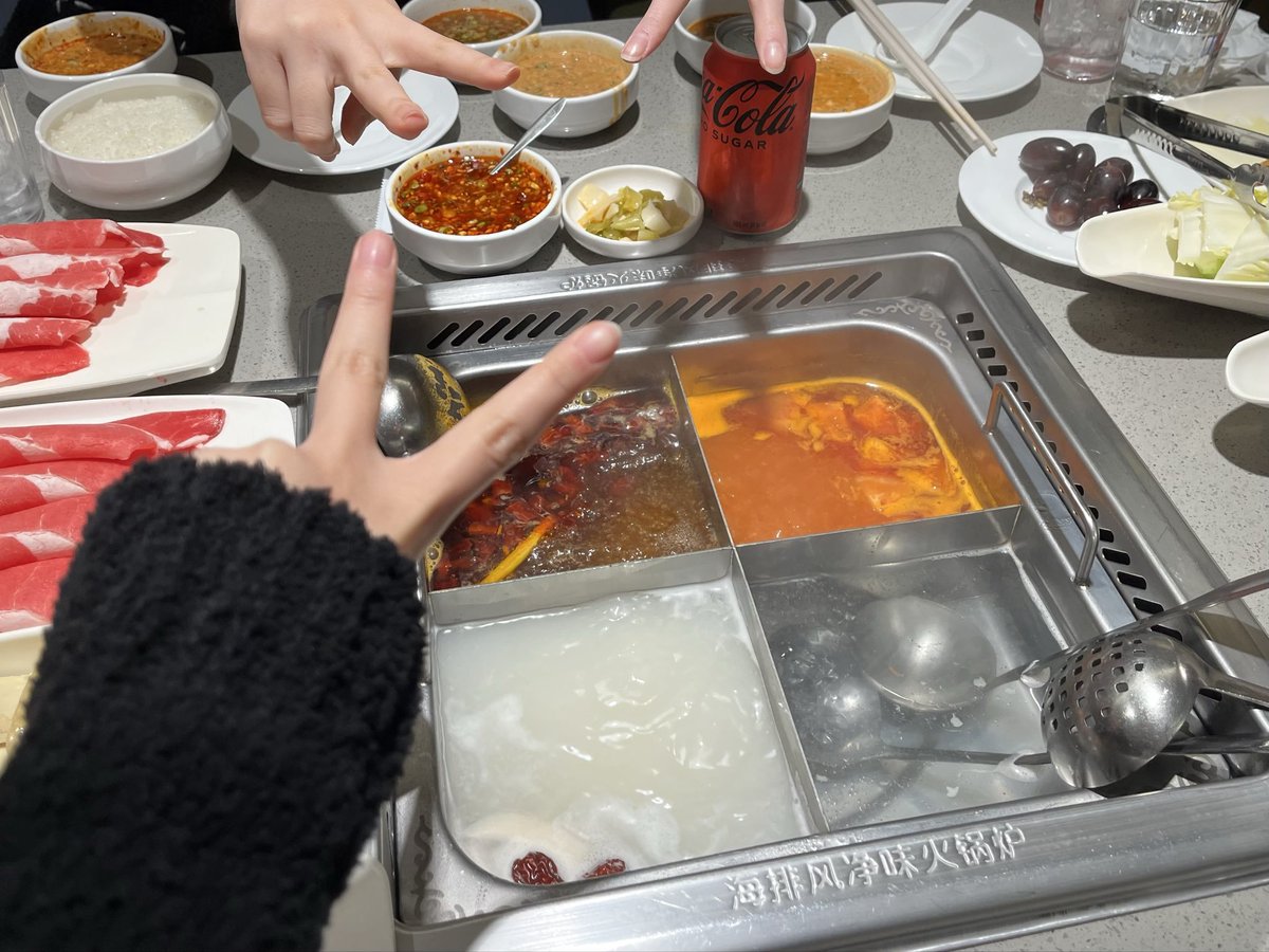 yyujinationn's tweet photo. yena eating hotpot with chaewon, minju and yujin 😭 https://t.co/M9RJACc0S5