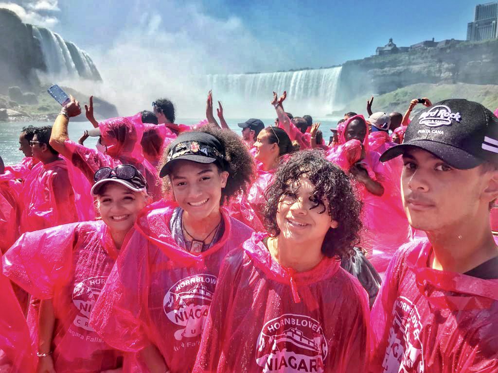 AnaPatty's tweet photo. Believing in miracles…🙌🏻💙🙏🏻 #niagara #falls #niagarafalls #canada #nature #beautiful #wonder #believe #miracle https://t.co/rGDEjw8SRP