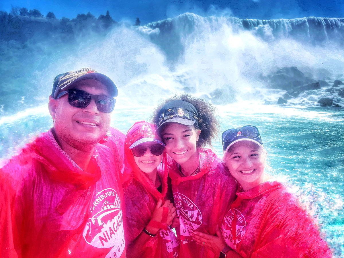 AnaPatty's tweet photo. Believing in miracles…🙌🏻💙🙏🏻 #niagara #falls #niagarafalls #canada #nature #beautiful #wonder #believe #miracle https://t.co/rGDEjw8SRP