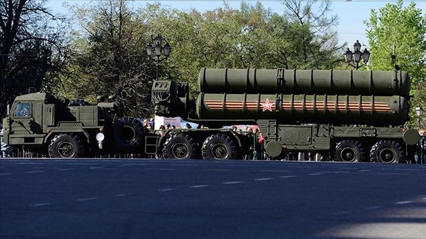 ❝Rusya'dan S400 tedarikinde yeni bir gelişme söz konusu değil❞

Cumhurbaşkanlığı Savunma Sanayii Başkanlığından 'S400 hava savunma sistemi' açıklaması v.aa.com.tr/2662436