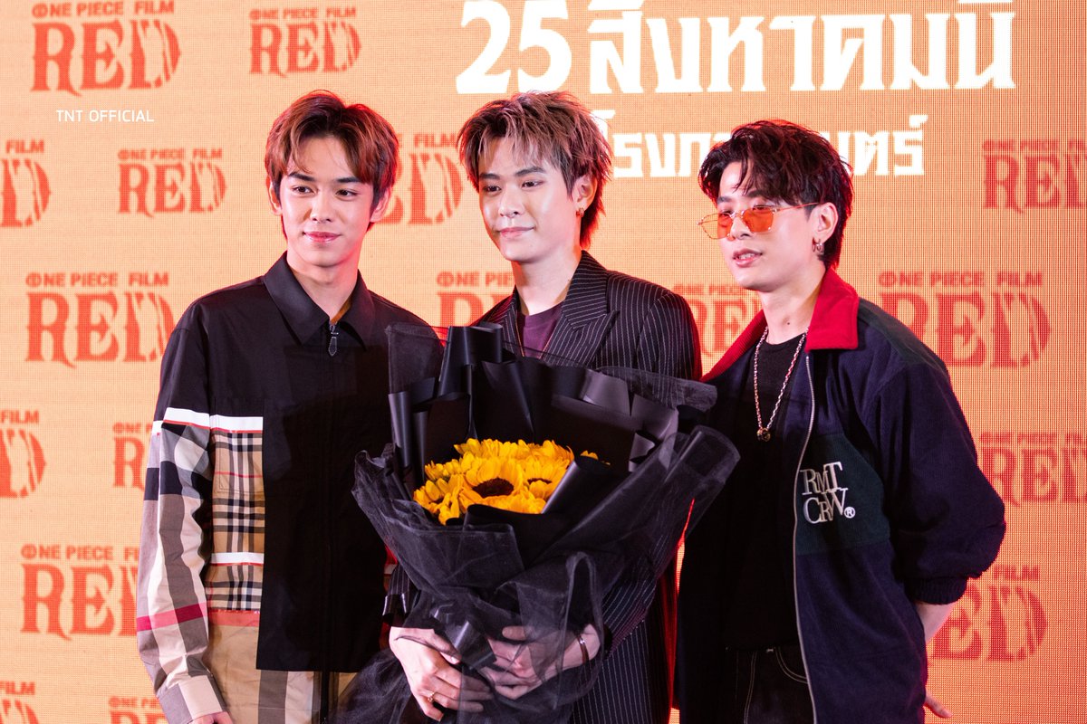 TNT_OFFICIAL19's tweet photo. พี่ๆมาให้กำลังใจนักพากย์คนเก่งด้วยครับ 🫶🏻💗
#ONEPIECEFILMREDxJackie
#ONEPIECEFLIMRED
#TRINITY_TNT https://t.co/PMZdeNqVgi