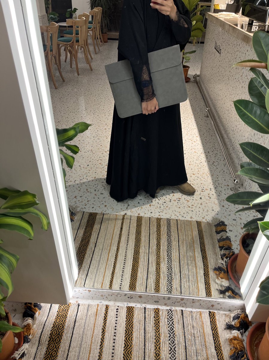 b_rama6's tweet photo. باوتش كبير 
جلد
مناسب لكل الاحجام https://t.co/8Uq2412dA4