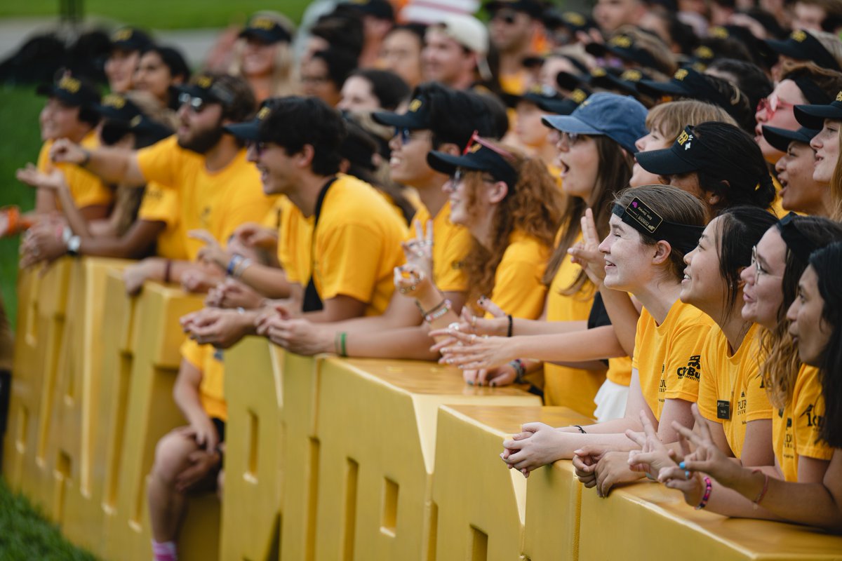 LifeAtPurdue's tweet photo. Who's excited for their next giant leap? BGR team leaders are welcoming new #Boilermakers at Boiler Gold Rush. 🚂 @allaboardpurdue #BGR2022 #BoilerUp https://t.co/itk5cXRA3U