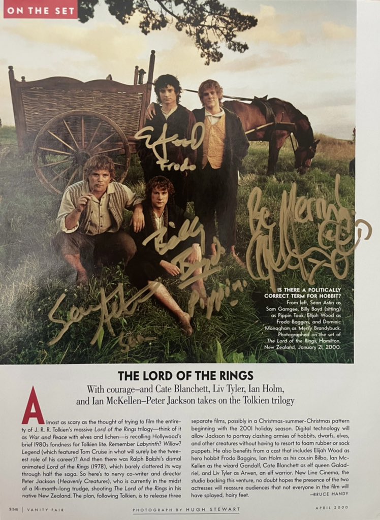 KayTeaCup_'s tweet photo. My *new* precious 💛

#LOTR #FANEXPOBoston #hobbits #LordOfTheRings https://t.co/IxPEPFJfQ3