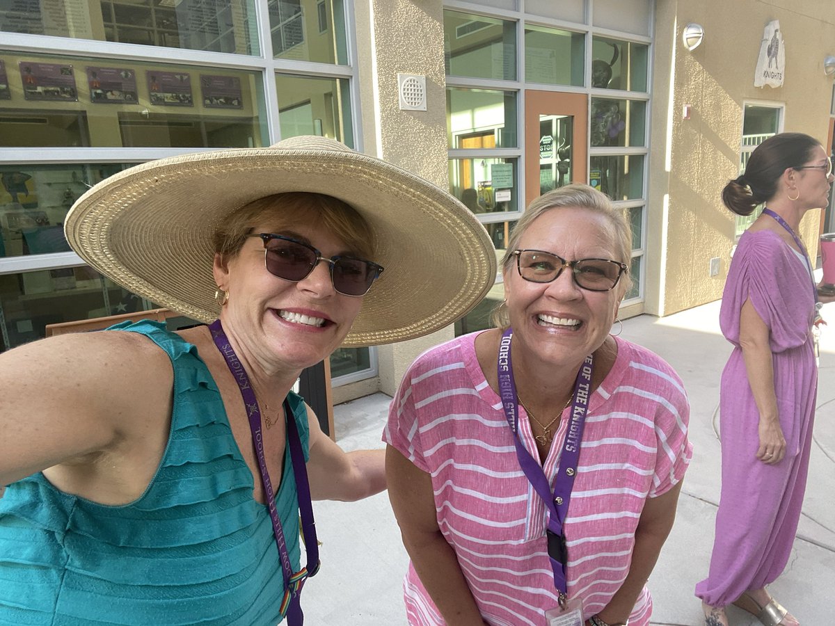 kalkoskeSHHS_AP's tweet photo. First Day B2School and Knights are π!ππ«πππβοΈ#knightsdoitright #DSUSDfirstday https://t.co/2zitcw8dbi