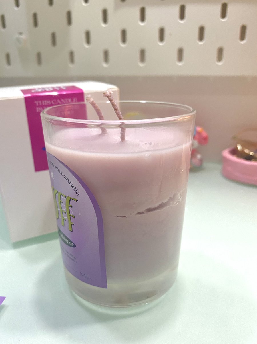 usedbylyy's tweet photo. ❇️ ส่งต่อ เทียนหอม huff&amp;puff ❇️

กลิ่น twinkle whisper ไซส์ 230 ml หอมผ่อนคลาย สดชื่น สีสวย จุดแล้วมีกลิตเตอร์ อุ่นไป 4 ชม. หน้าเทียนสวย ซื้อมา 590

○ price 430 ฿ 

*/ ส่งต่อเพราะมีเยอะเกินใช้ไม่หมด

#เทียนหอม #เทียนหอมไขถั่วเหลือง #เทียนหอมมือสอง #ส่งต่อเทียนหอม #ส่งต่อ #soywax https://t.co/Q7GKfHWFQc